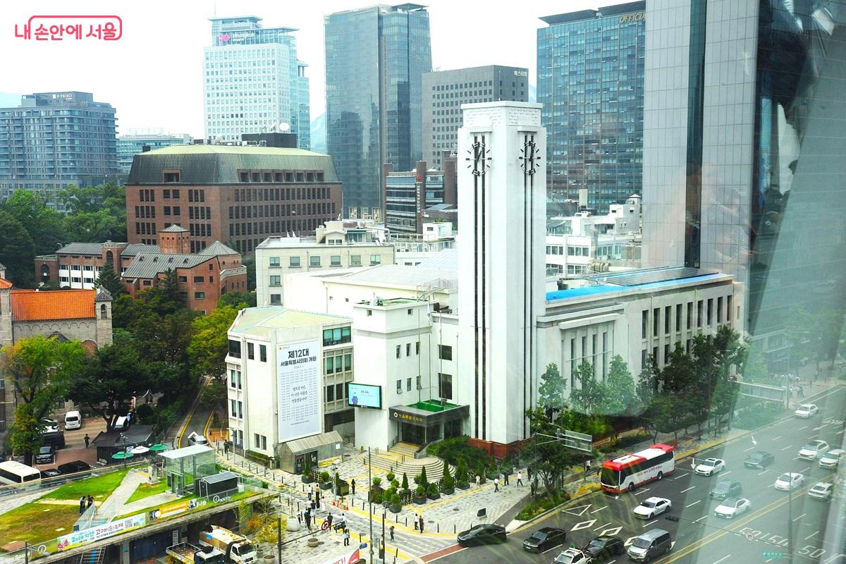 전망대에서 본 서울도시건축전시관과 서울특별시의회 &copy;조수봉