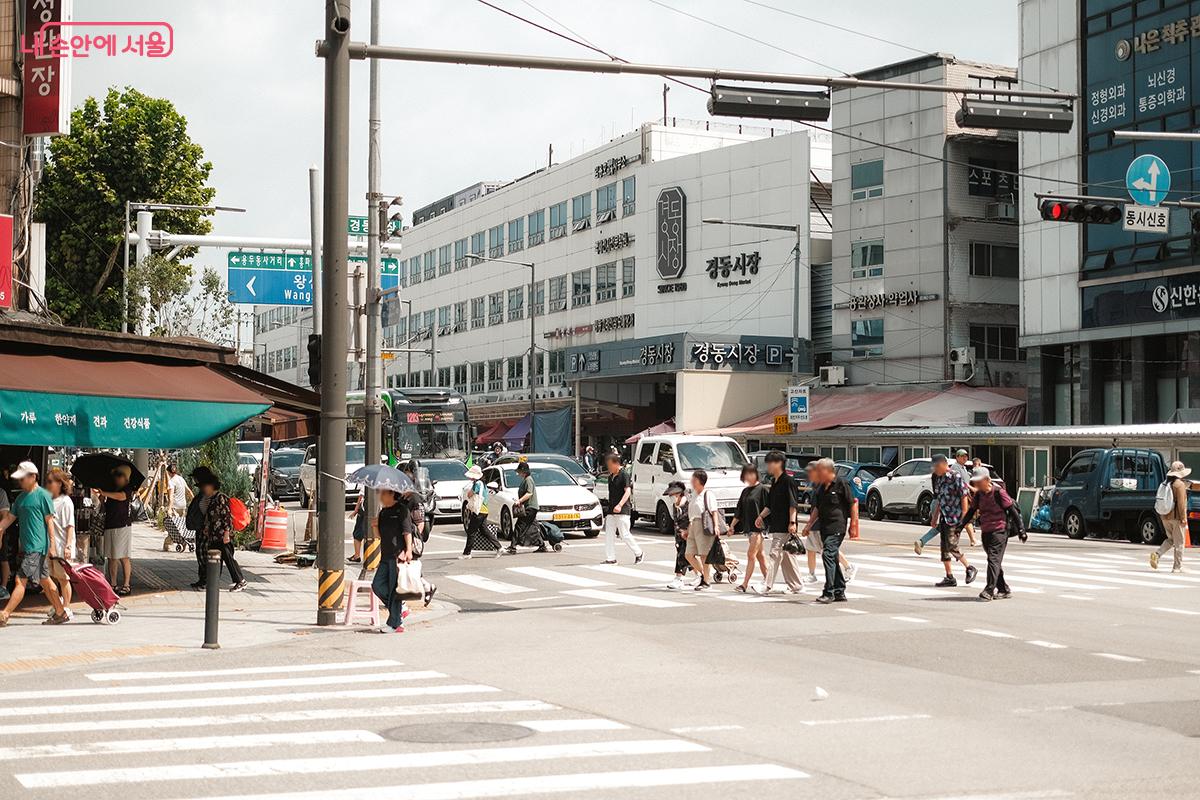 제기동역과 청량리역 사이에 자리한 경동시장 ©김아름