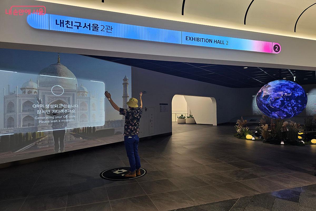 방문객이 직접 참여하고 체험할 수 있는 내친구서울2관의 인터랙티브 미디어 체험존 ©이정민