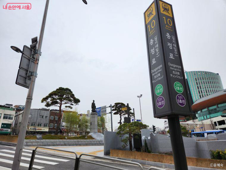 충정로역 10번 출구