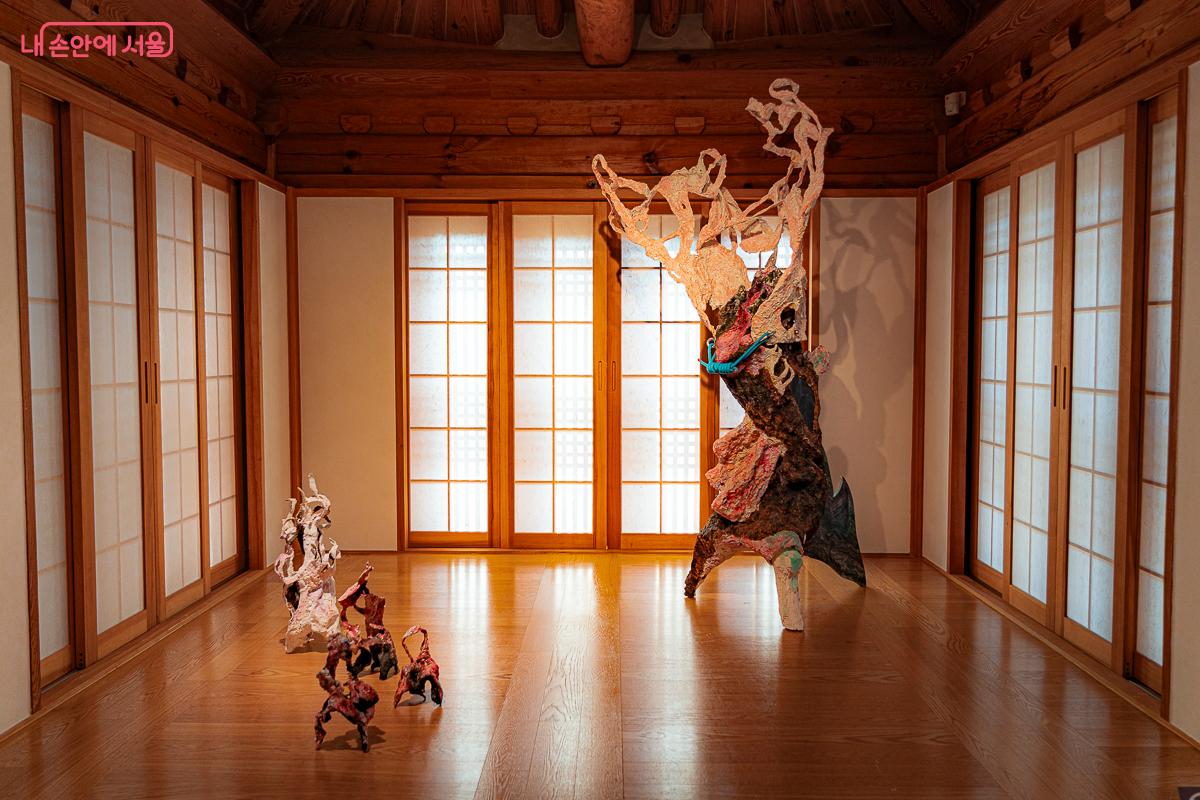 삼각산금암미술관에서는 현재 전시가 진행되고 있다. ©김지연