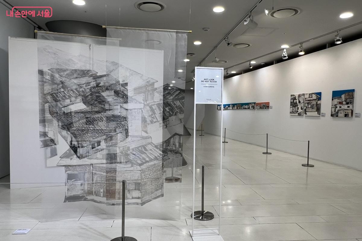 장은우 작가의 회화전 &lsquo;서울의 흔적&rsquo;은 정겨운 서울의 동네 풍경을 만날 수 있는 전시다. &copy;박지영