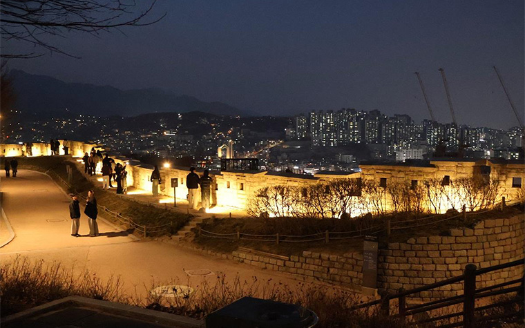 남산성곽부터 불금투어까지&hellip;야간 도보해설관광 확대