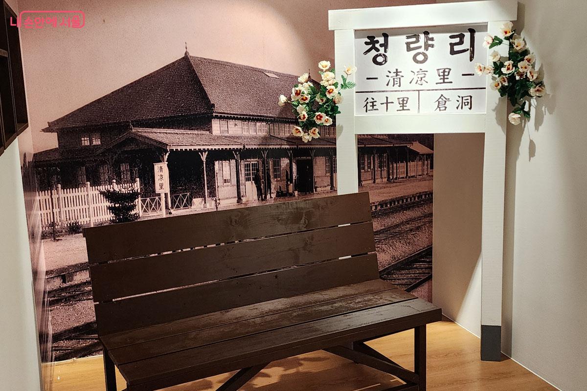 시인의 이야기를 다양한 자료로 만나볼 수 있다. &copy;이진숙  