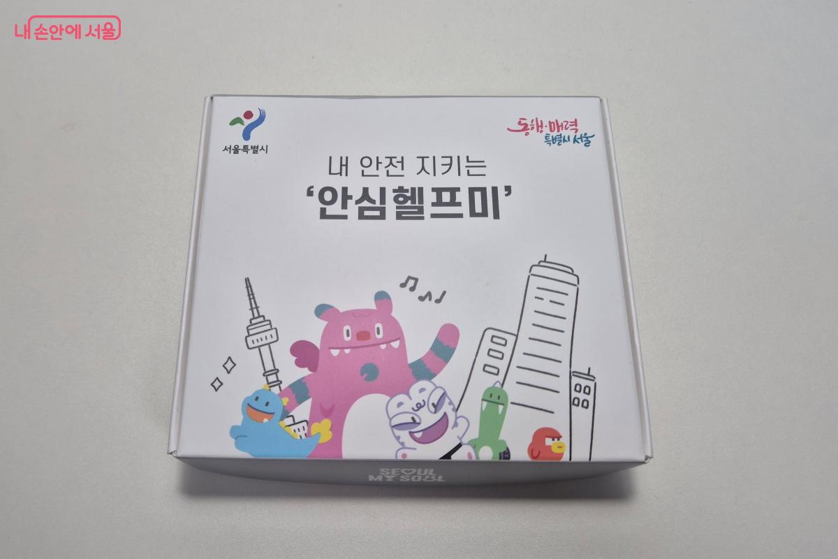 택배로 받은 동행안심벨 구성품이 담긴 상자 ⓒ송수연