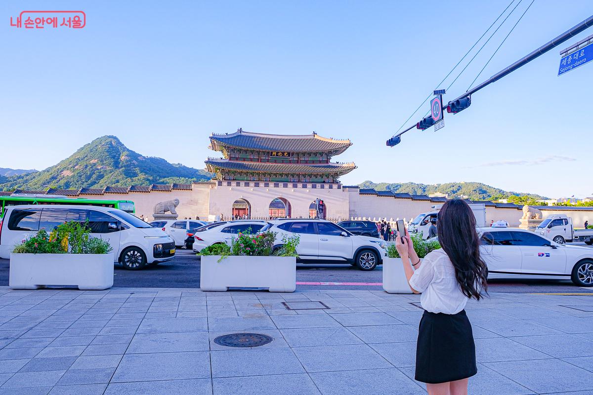 궁궐을 방문하여 '365 서울챌린지'를 이어가고 있다. ©김지연