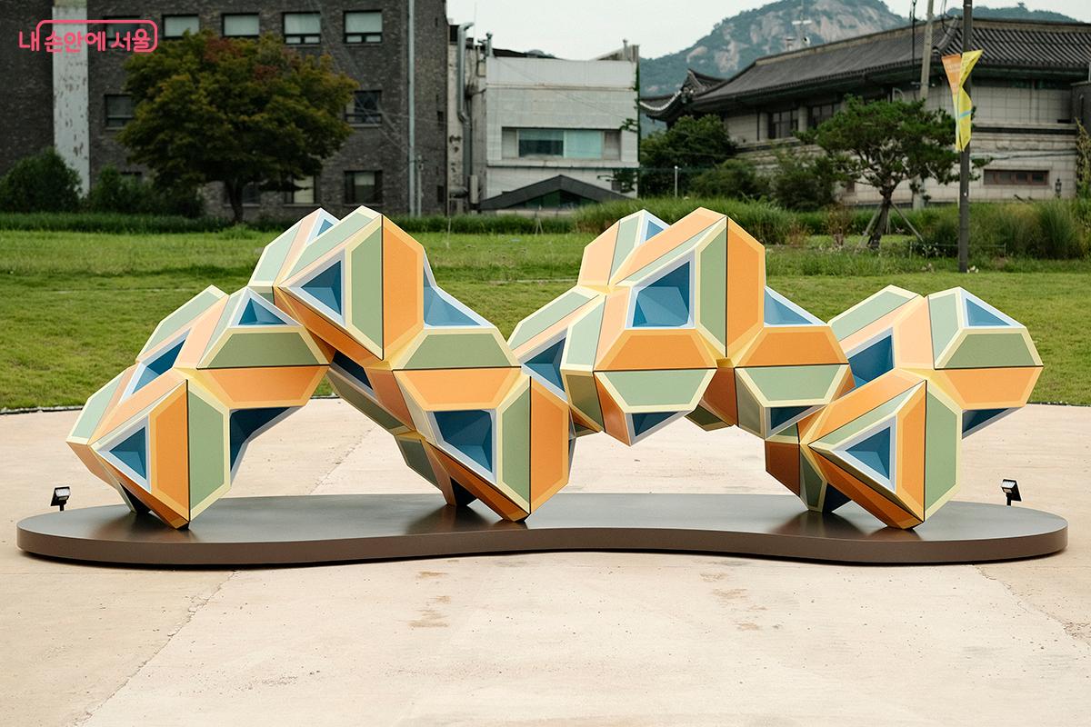 이호준 작가의 &lsquo;단청 테트라포드&rsquo;, 2026 &copy;김아름