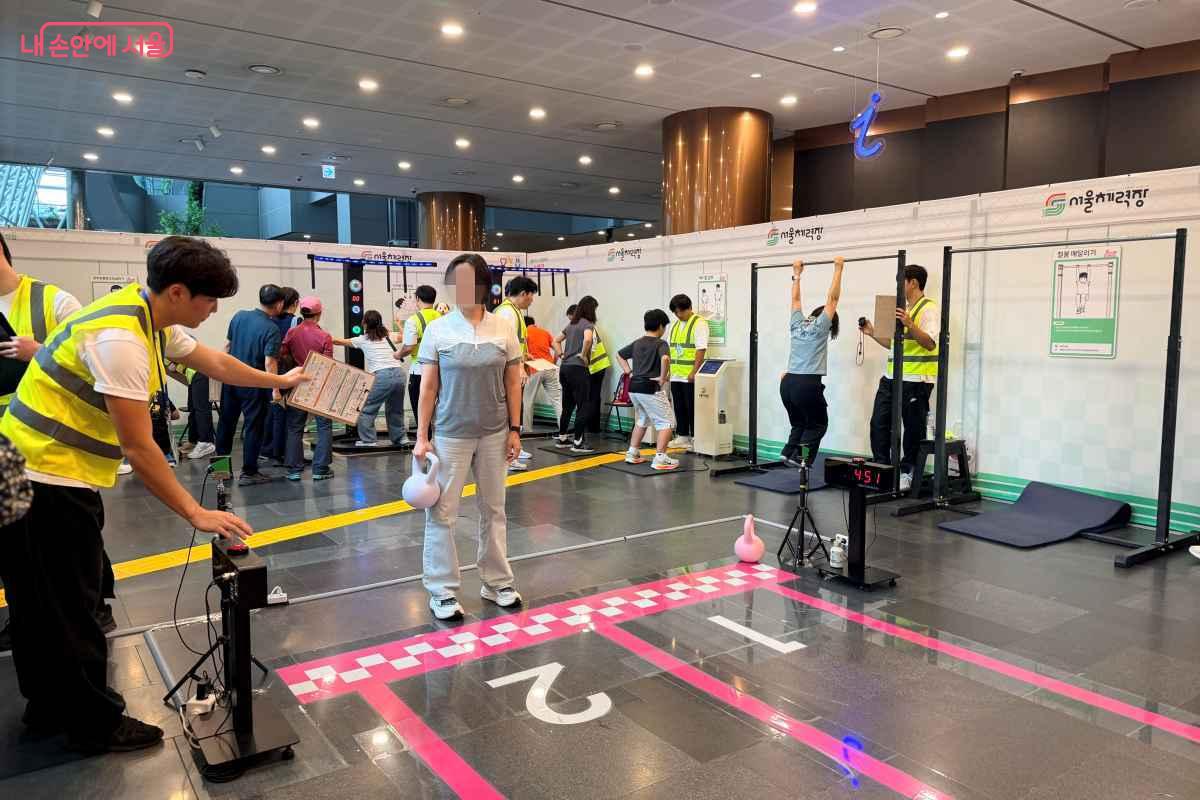 근력, 근지구력, 심폐지구력, 유연성, 순발력, 민첩성, 전신 활동능력, 평형성 등을 측정했다. &copy;노윤지