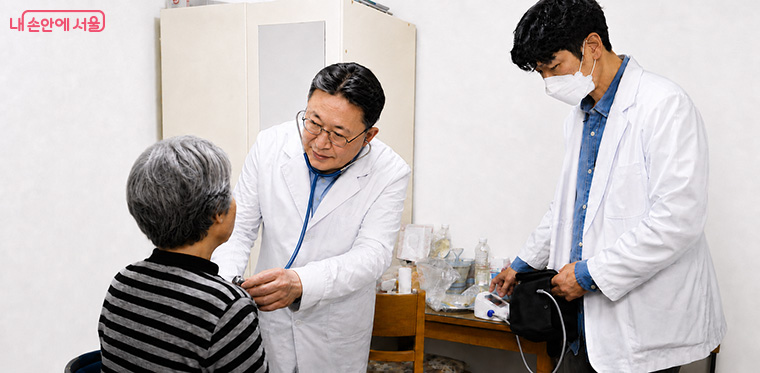 지원 대상 어르신은 방문진료 후 별도 신청 없이 감면된 본인부담금만 납부하면 된다. 
