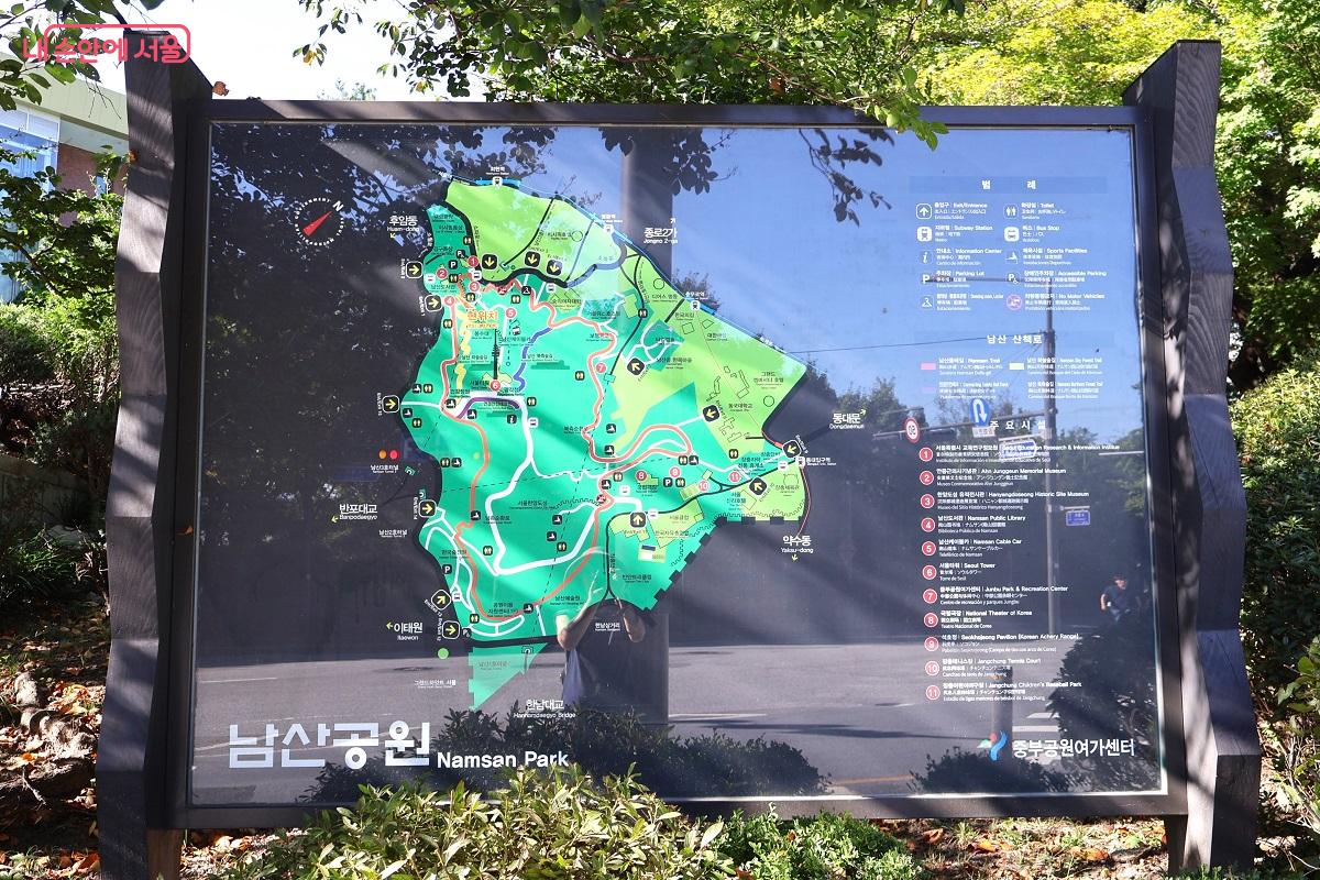 남산 하늘숲길 노선을 알려주는 남산공원 안내도 &copy;김대진 