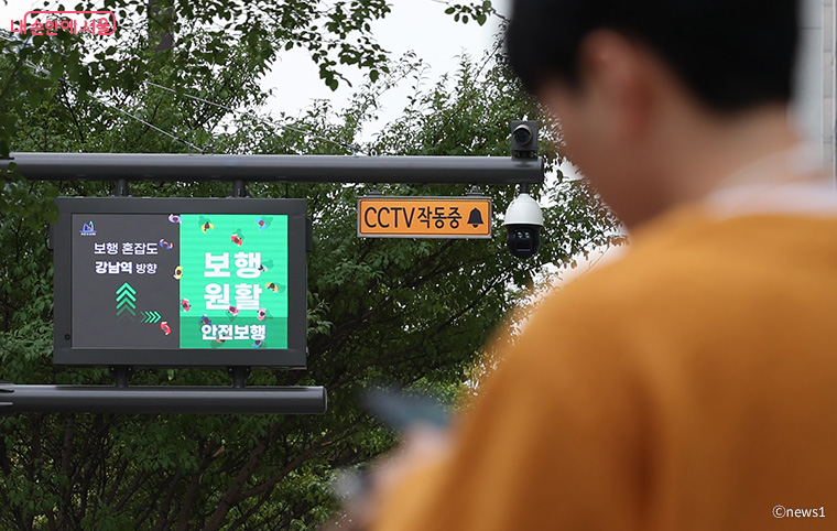 범죄 예방 등 안전한 생활을 지키기 위해 CCTV들이 그 역할을 하고 있다.
