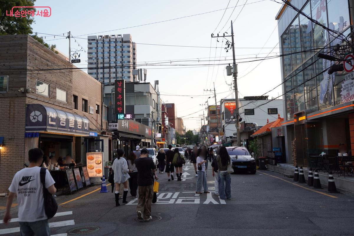 새롭고 힙한 곳으로 변모해 가고 있다. &copy;허강무