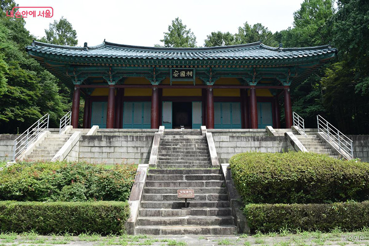 강감찬 영정을 모신 사당인 안국사 전경