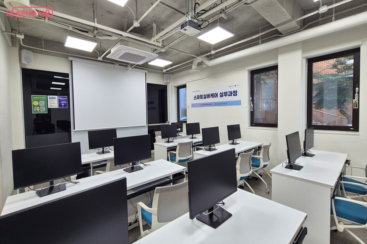 스마트한 내일을 준비하는 컴퓨터실 ⓒ조영숙