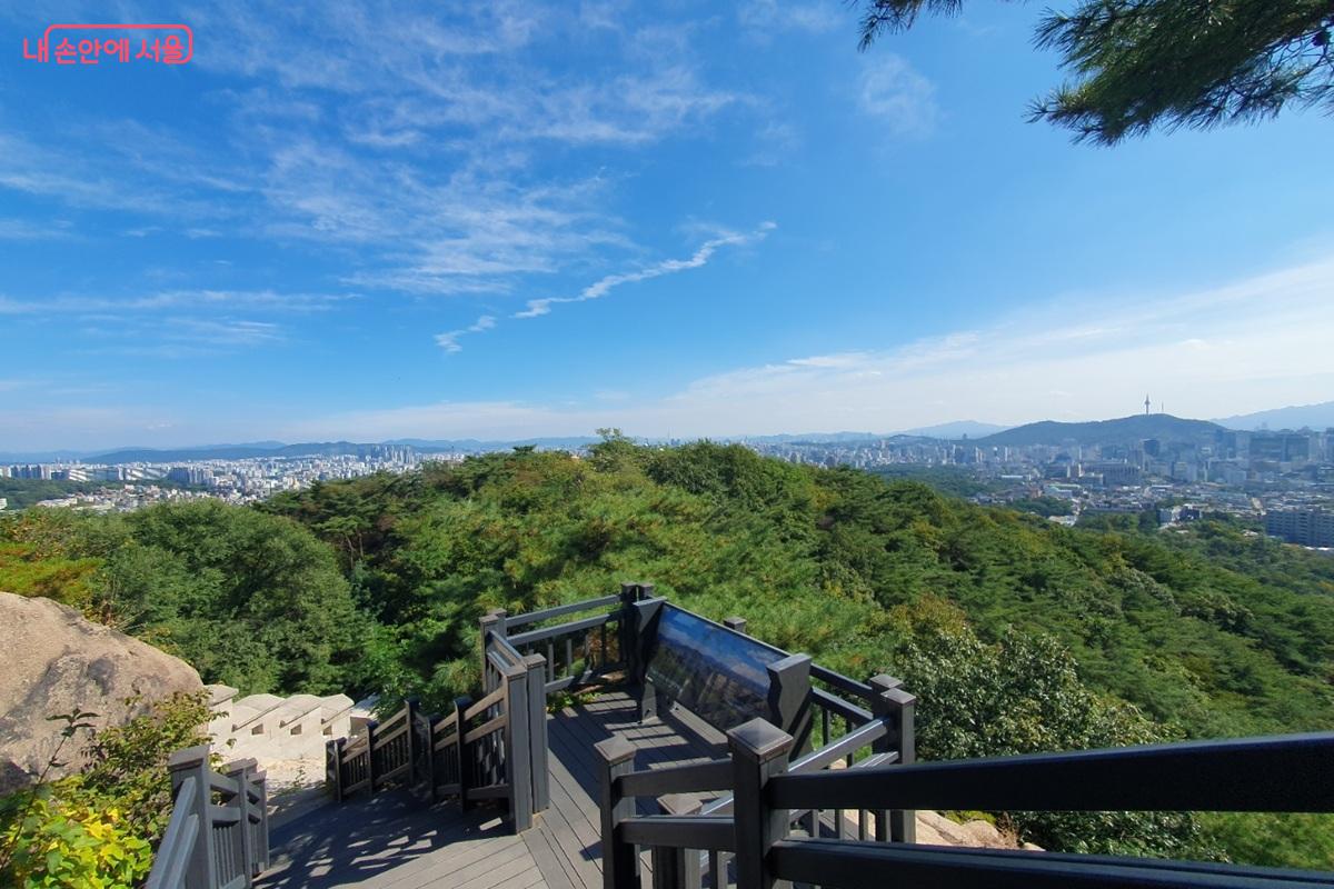 북악산 말바위전망대에서 보이는 서울 전경 ©김병규