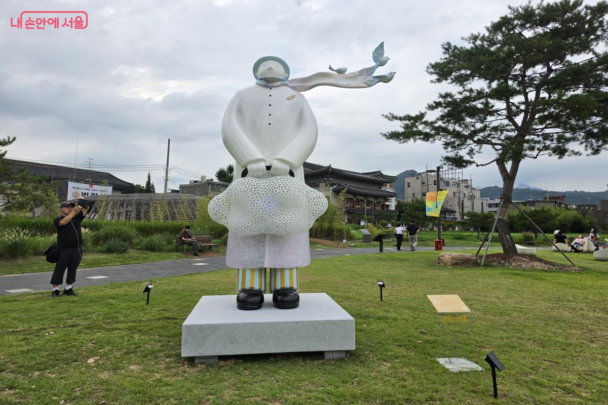 사람의 모습을 형상화한 작품 &copy;심재혁