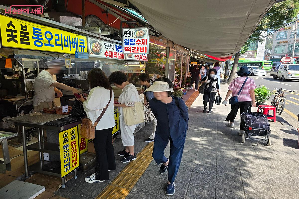 연서시장에서 장을 보고 있는 시민들 ©양순남