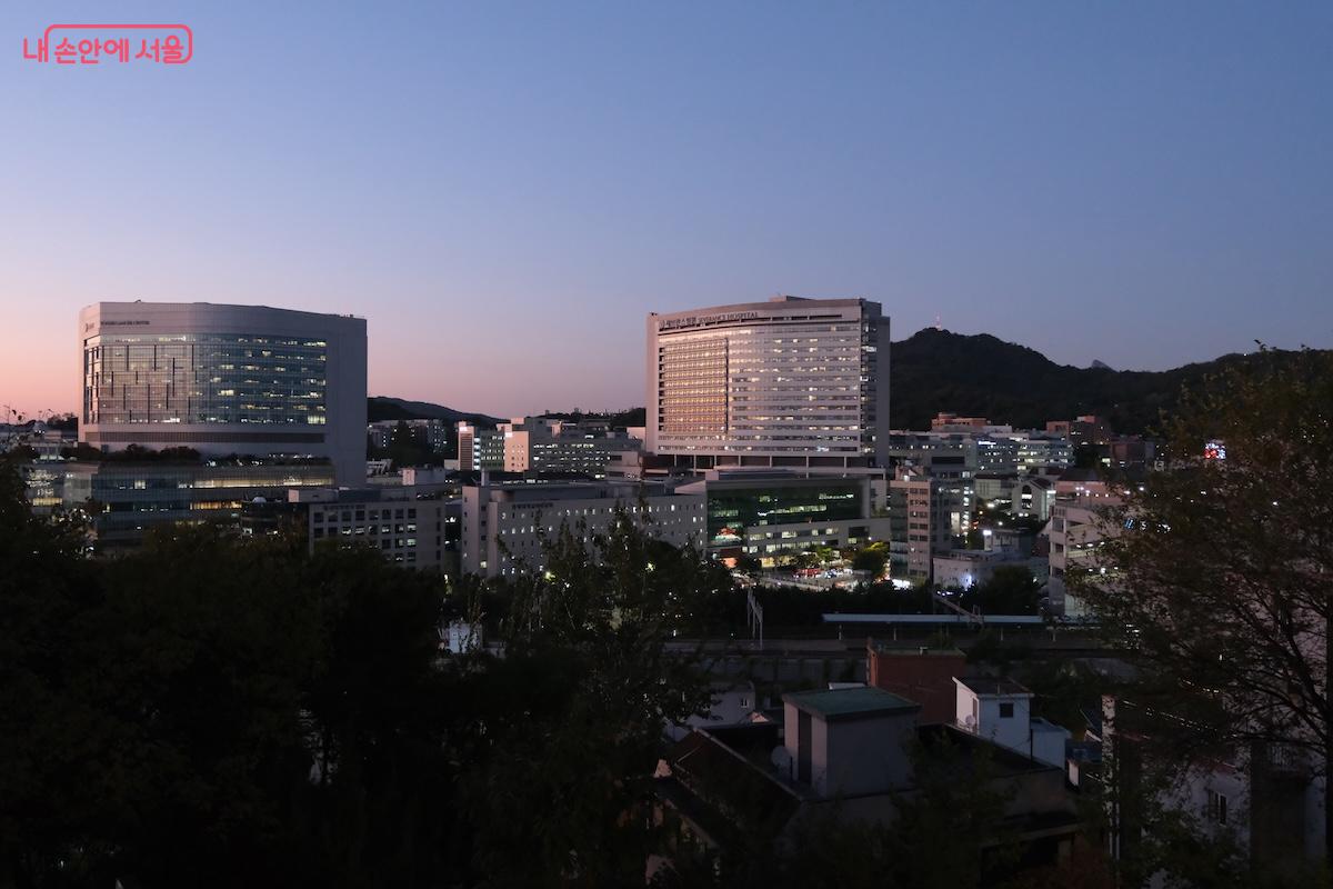 신촌 전경과 병원 방향의 야경은 처음 보는 서울의 야경이다.