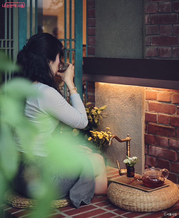 족욕을 하며 차를 마실 수 있는 티테라피