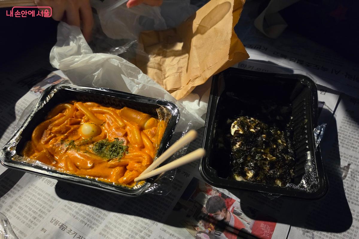 &lsquo;서울배달+땡겨요&rsquo; 앱으로 주문한 음식을 배달존에서 편리하게 받았다. &copy;장지영