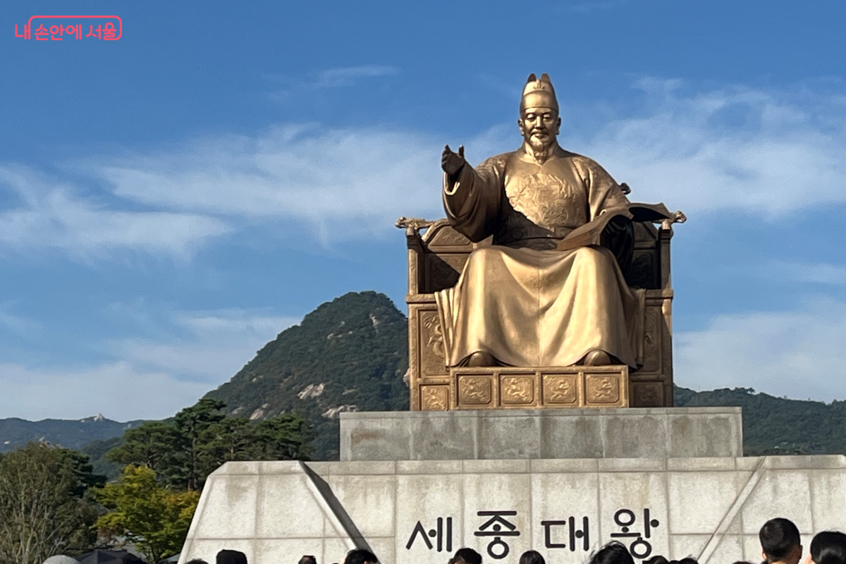 한글의 즐거움과 역사, 가을의 여유가 함께한 광화문광장. ⓒ 김연희