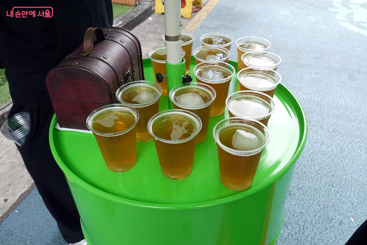 정시 생맥주 무료 제공 이벤트가 진행되었다. ©최윤영