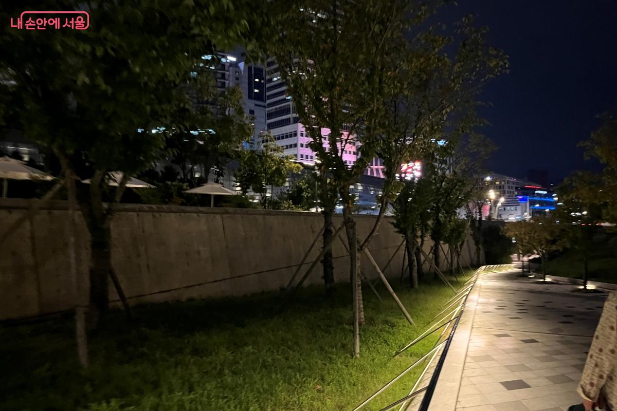 조선시대 하도감과 훈련도감이 있었던 자리에 들어선 동대문역사문화공원 ⓒ 김연희