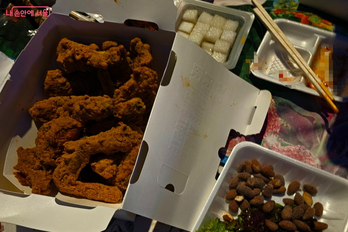 땡겨요의 할인쿠폰과 서울사랑상품권의 혜택, 페이백을 동시에 누리며 받은 치킨 ⓒ염지연
