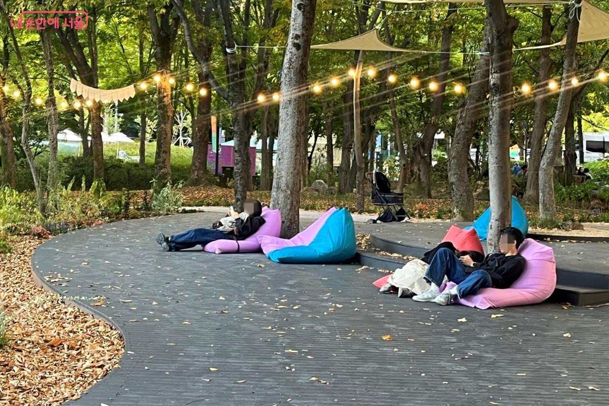 도심 한가운데서 만나는 숲속 휴식, 매헌시민의숲의 또 다른 매력이다. ⓒ 김연희