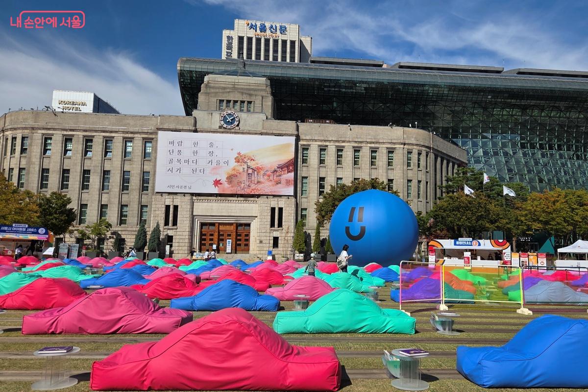 서울야외도서관 책읽는 서울광장이다. ⓒ김미선