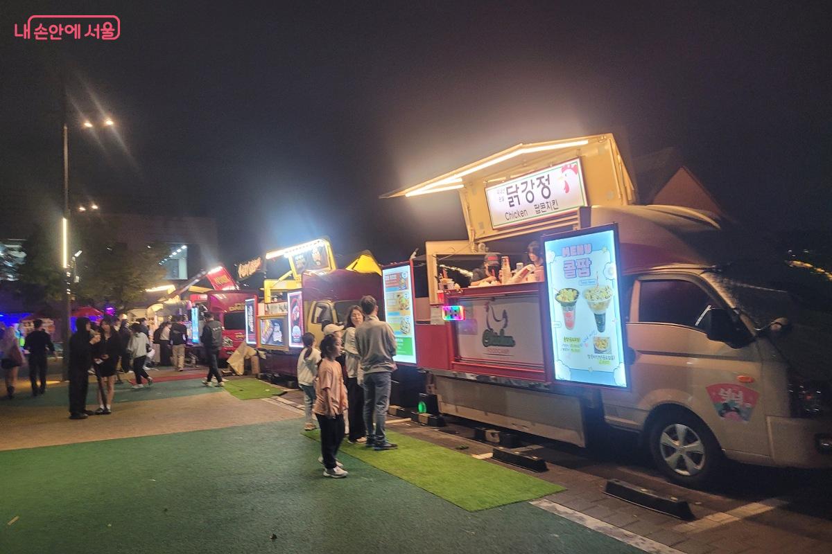 축제에서 빼놓을 수 없는 푸드트럭 ©박미선