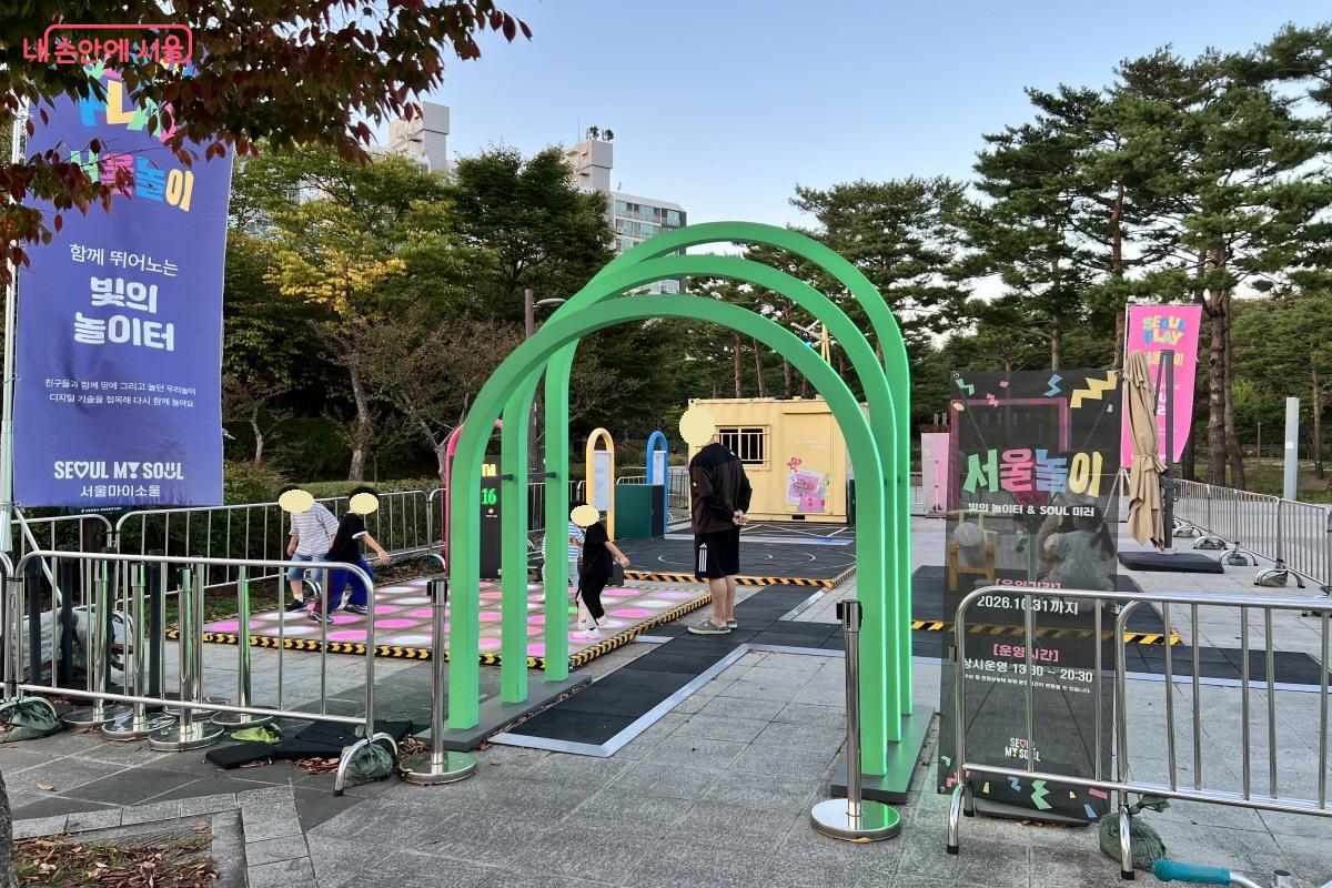 10월 31일까지 임시 운영되는 야외 놀이터이다. ⓒ박지영