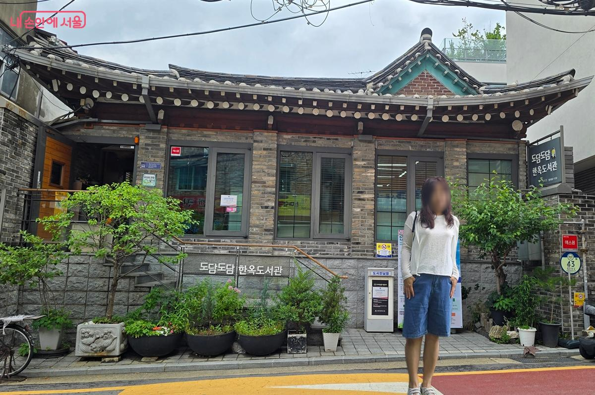 도담도담 한옥도서관 입구 &copy;조성희