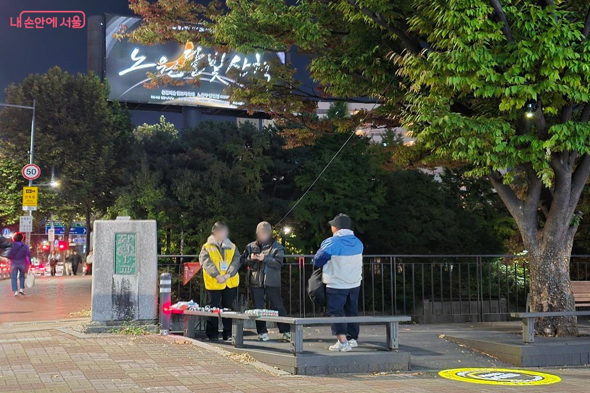달빛해설사와 함께 '노원달빛산책울 걷는 '달빛투어'에 참여해 봤다. &copy;강사랑