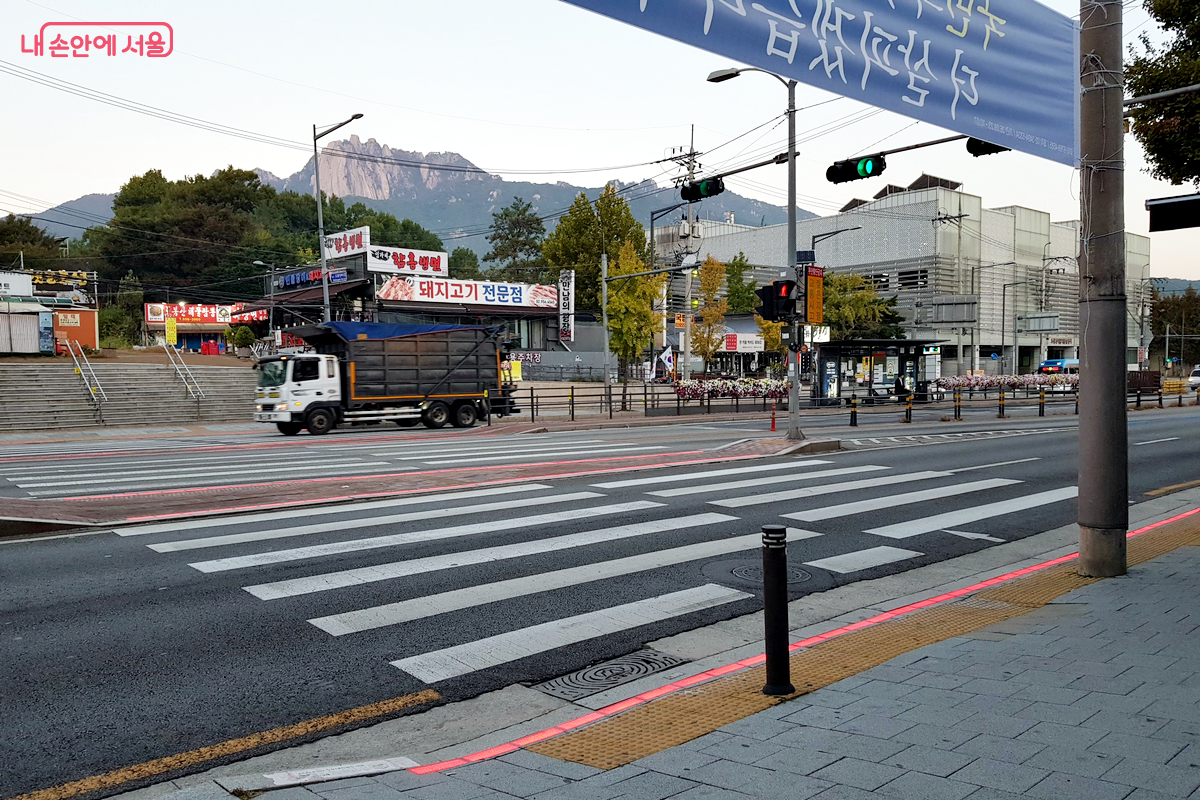 도봉산역 남쪽 끝에 있는 도봉로 횡단보도 ©한우진