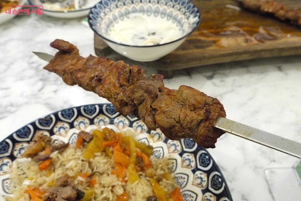 스타 사마르칸트에서 맛본 양고기 샤슬릭 &copy;최윤영