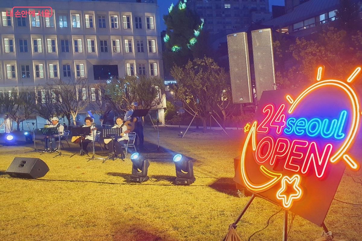 10월 20일 저녁 6시 서울공예박물관 공예마당에서 펼쳐진 '야(夜)호! 어르신 별빛 활력 한마당 축제' ©엄윤주