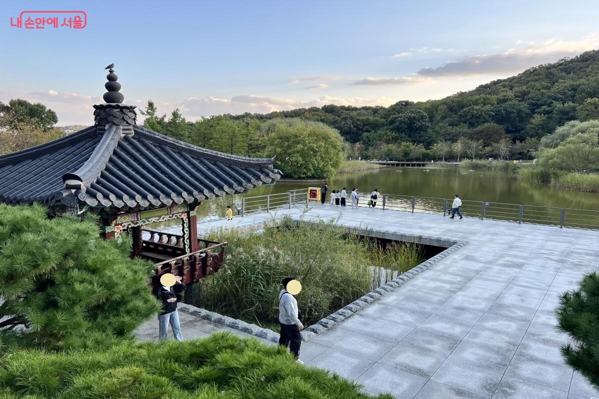 산책로에서 바라본 애월정 주변 ⓒ박지영 