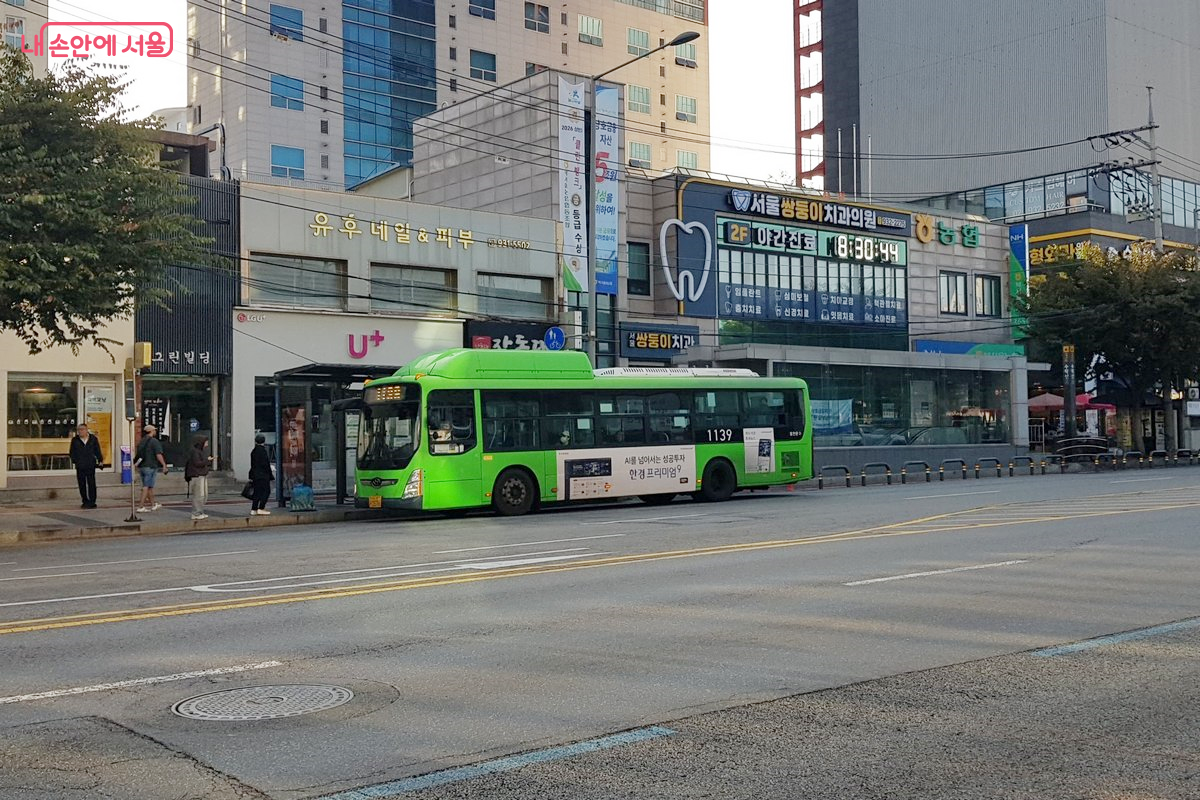 장암역으로 향하는 수락산역 3번 출구 뒤편 버스정류장 ©한우진