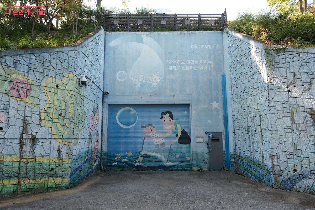 일자산허브천문공원은 길동배수지 상부에 조성된 공원이다. &copy;서지희