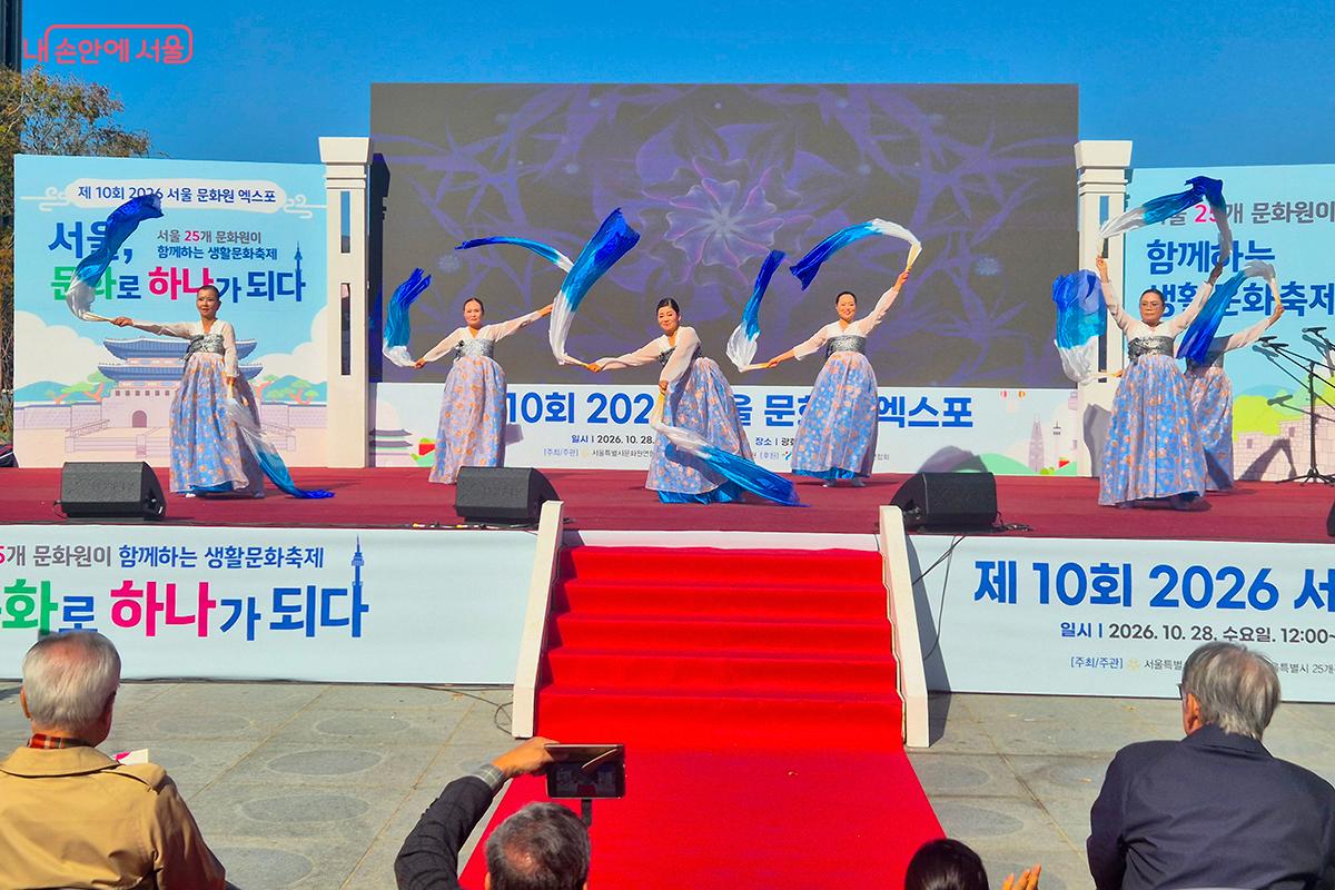 이번 행사는 지역문화 전시부터 공예 체험·전통 민속놀이까지, 온 가족이 즐기는 문화 한마당으로 거듭났다.