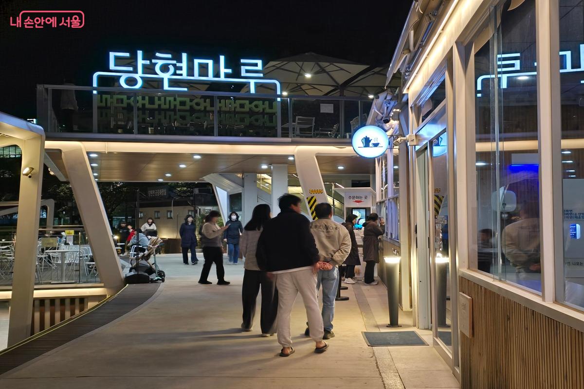 산책길에서 만난 복합문화쉼터 당현마루, 휴식하며 여유를 즐기기 좋은 곳이다. &copy;강사랑