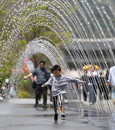 물, 물로 보지 마! 깨끗한 물 속에 담긴 과학자들의 고군분투