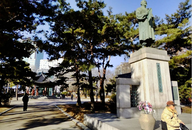조선시대의 큰 사찰인 원각사, 흥복사가 있었던 탑골공원