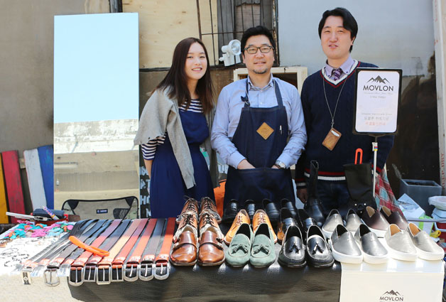 보부상회 디자인 협동조합 이정은 이사(왼쪽)와 성수 수제화 디자인 협동조합 조합원