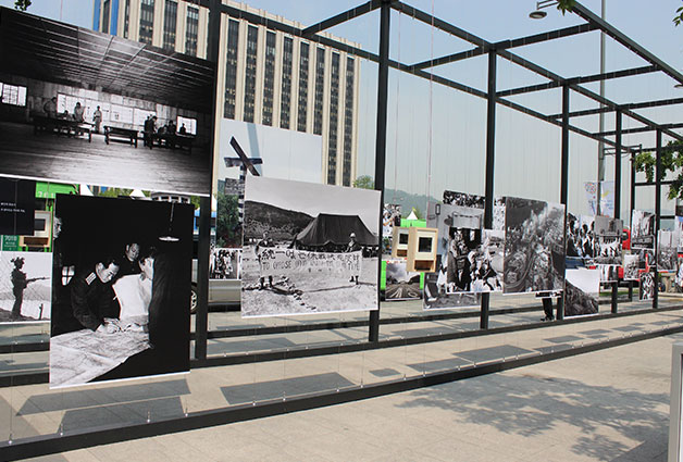 대한민국역사박물관 앞 `분단 70년 사진전`