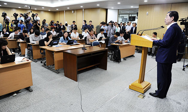 1일 오전 서울시청에서 민선6기 취임 1주년 기자회견을 하고 있는 박원순 서울시장.