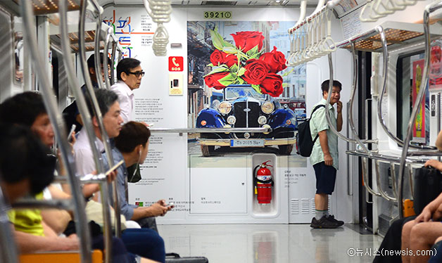 3호선 전동차 두 칸을 이용해 미술 작품을 전시하는 펀펀아트 열차가 시작된다ⓒ뉴시스
