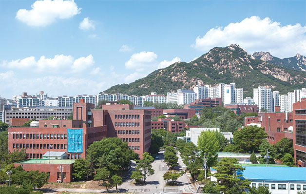 서울혁신파크 전경, 파란색 현수막이 붙은 건물은 서울혁신센터가 들어선 미래청이다