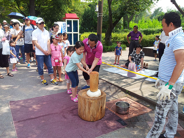 서울어린이대공원 떡메치기 체험코너
